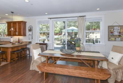 Exquisite Modern Farmhouse with a Pool - Sonoma, California