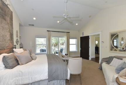 Exquisite Modern Farmhouse with a Pool - Sonoma, California