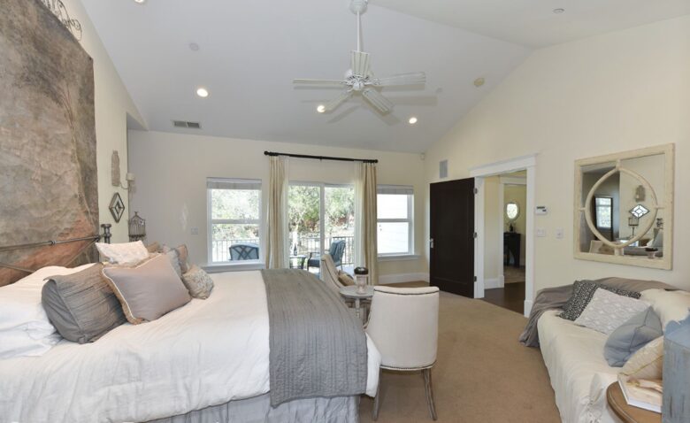 Exquisite Modern Farmhouse with a Pool - Sonoma, California