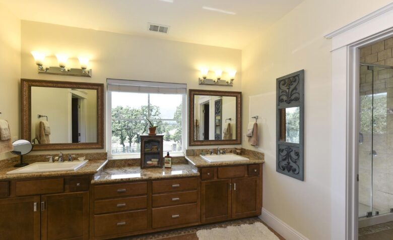 Exquisite Modern Farmhouse with a Pool - Sonoma, California