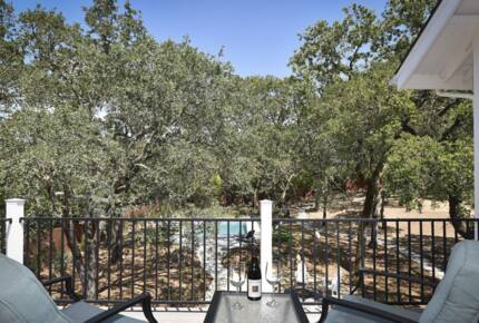 Exquisite Modern Farmhouse with a Pool - Sonoma, California