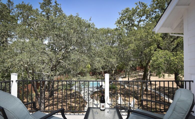 Exquisite Modern Farmhouse with a Pool - Sonoma, California