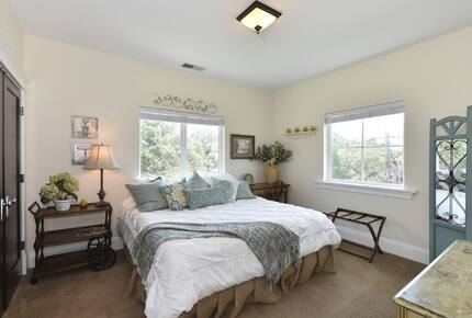 Exquisite Modern Farmhouse with a Pool - Sonoma, California