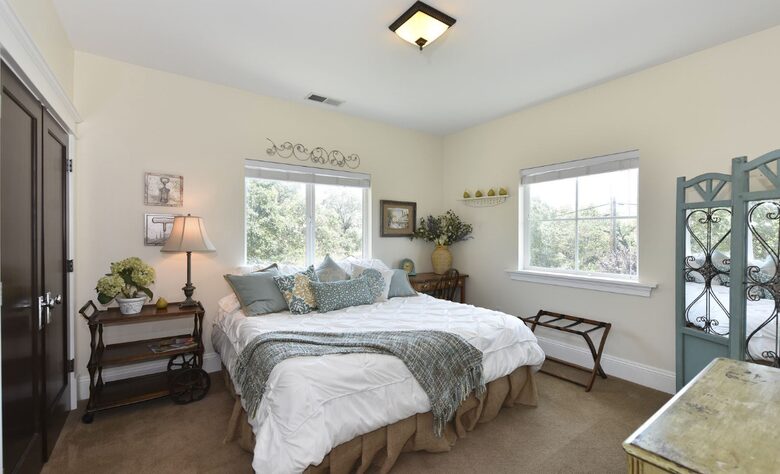 Exquisite Modern Farmhouse with a Pool - Sonoma, California