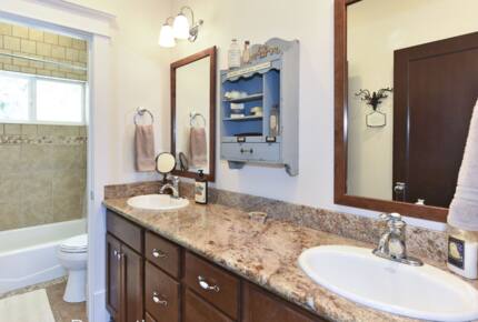 Exquisite Modern Farmhouse with a Pool - Sonoma, California