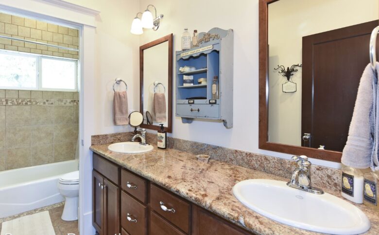 Exquisite Modern Farmhouse with a Pool - Sonoma, California