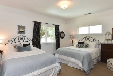 Exquisite Modern Farmhouse with a Pool - Sonoma, California