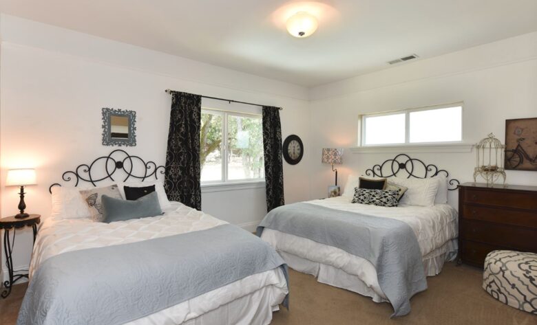 Exquisite Modern Farmhouse with a Pool - Sonoma, California