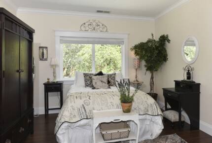 Exquisite Modern Farmhouse with a Pool - Sonoma, California