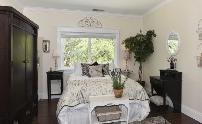 Exquisite Modern Farmhouse with a Pool - Sonoma, California