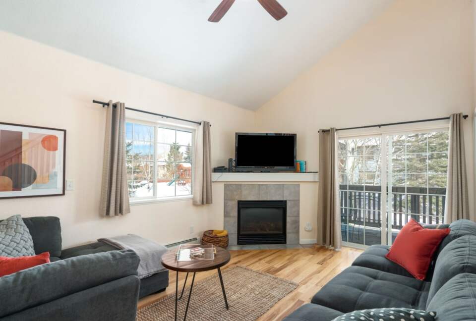 Top Floor, Cozy, Updated, and Chic Condo 1 Mile From Steamboat Ski Resort - Steamboat Springs, Colorado