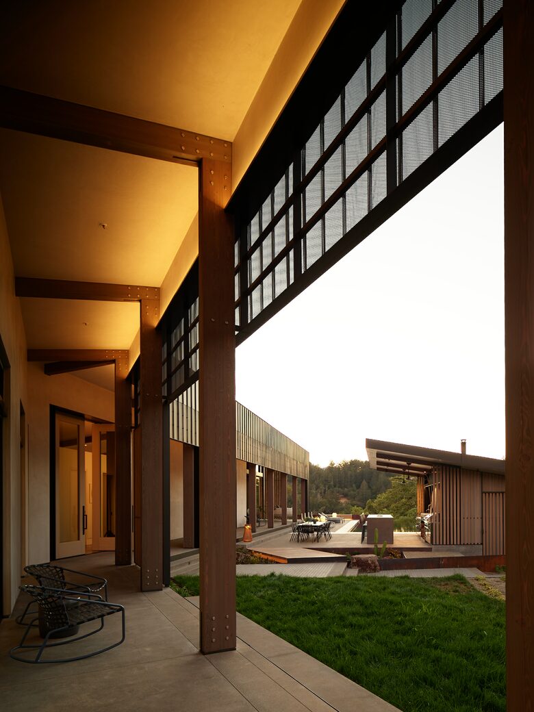 Modern Hilltop Wine-Country Home Surrounded by Forest, close to town - Healdsburg, California