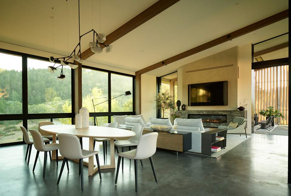 Modern Hilltop Wine-Country Home Surrounded by Forest, close to town - Healdsburg, California