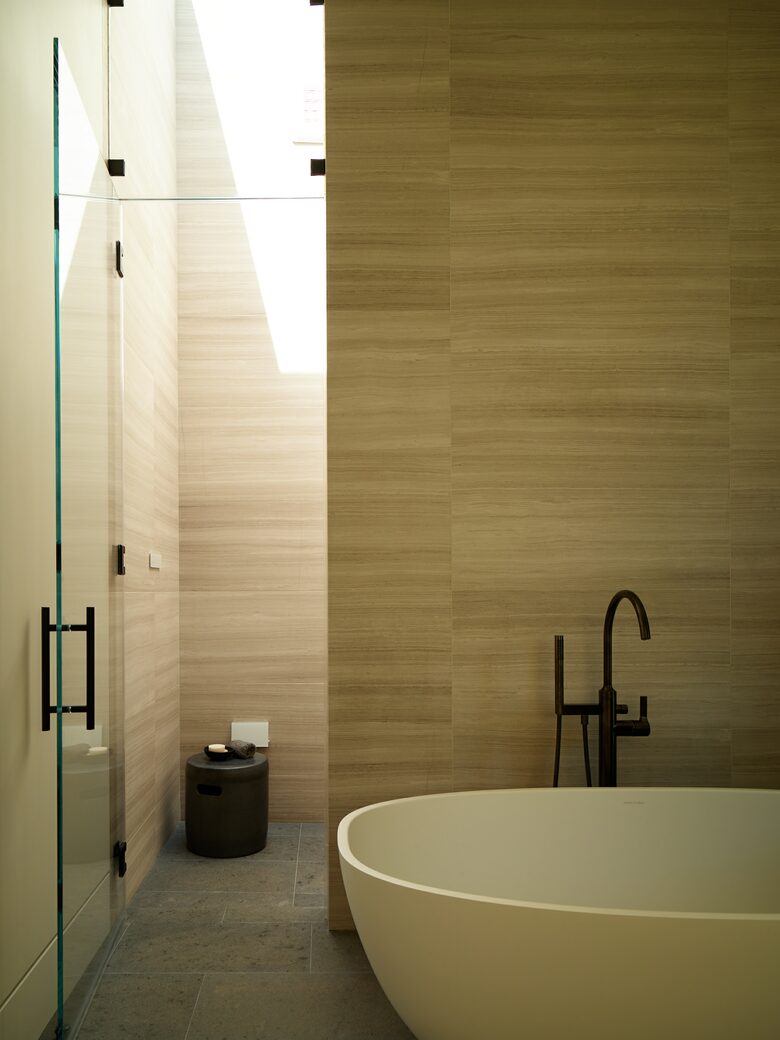 Modern Hilltop Wine-Country Home Surrounded by Forest, close to town - Healdsburg, California