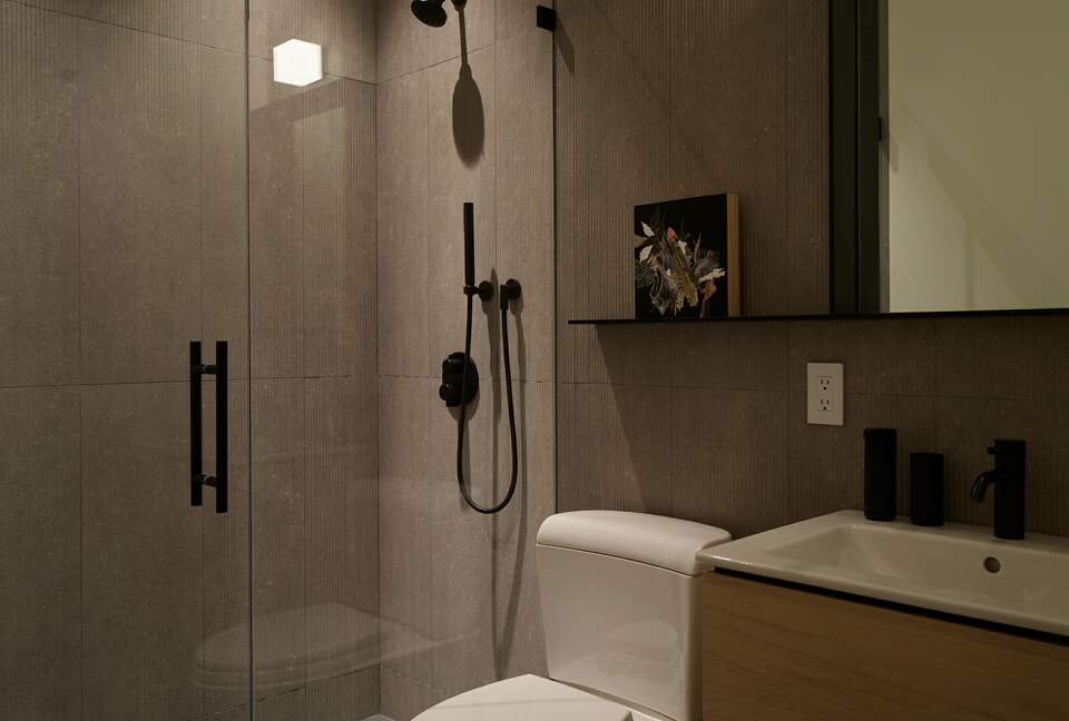 Modern Hilltop Wine-Country Home Surrounded by Forest, close to town - Healdsburg, California