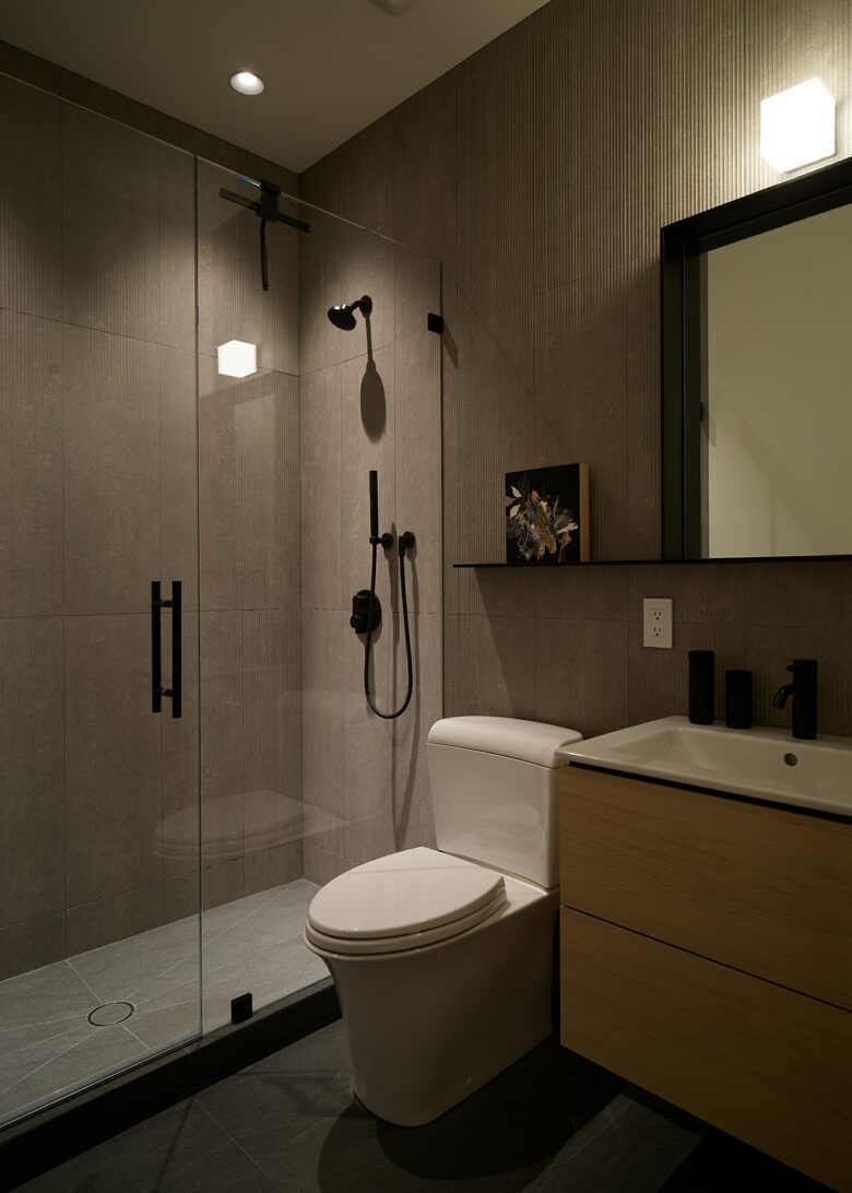 Modern Hilltop Wine-Country Home Surrounded by Forest, close to town - Healdsburg, California