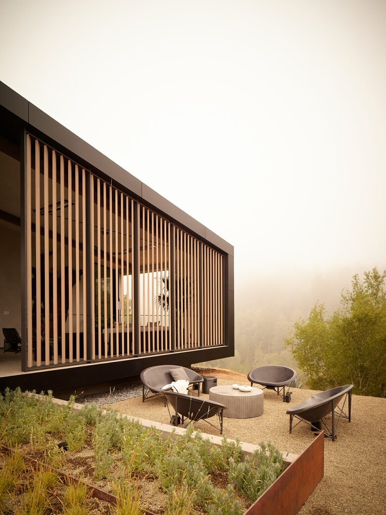 Modern Hilltop Wine-Country Home Surrounded by Forest, close to town - Healdsburg, California
