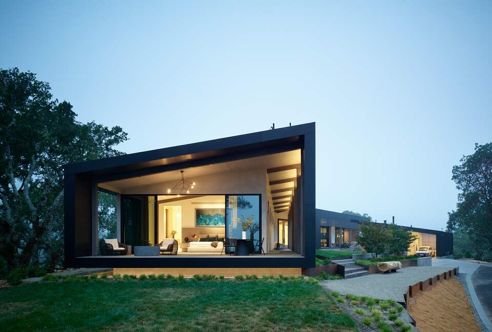 Modern Hilltop Wine-Country Home Surrounded by Forest, close to town - Healdsburg, California