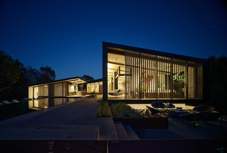 Modern Hilltop Wine-Country Home Surrounded by Forest, close to town - Healdsburg, California