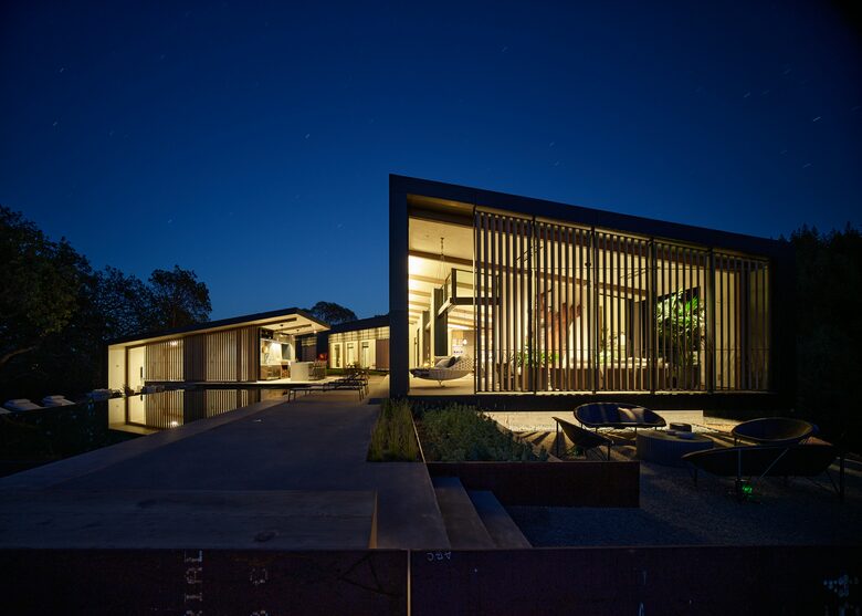 Modern Hilltop Wine-Country Home Surrounded by Forest, close to town - Healdsburg, California