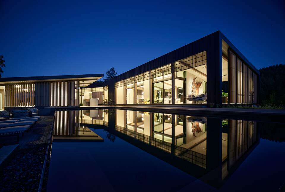 Modern Hilltop Wine-Country Home Surrounded by Forest, close to town - Healdsburg, California