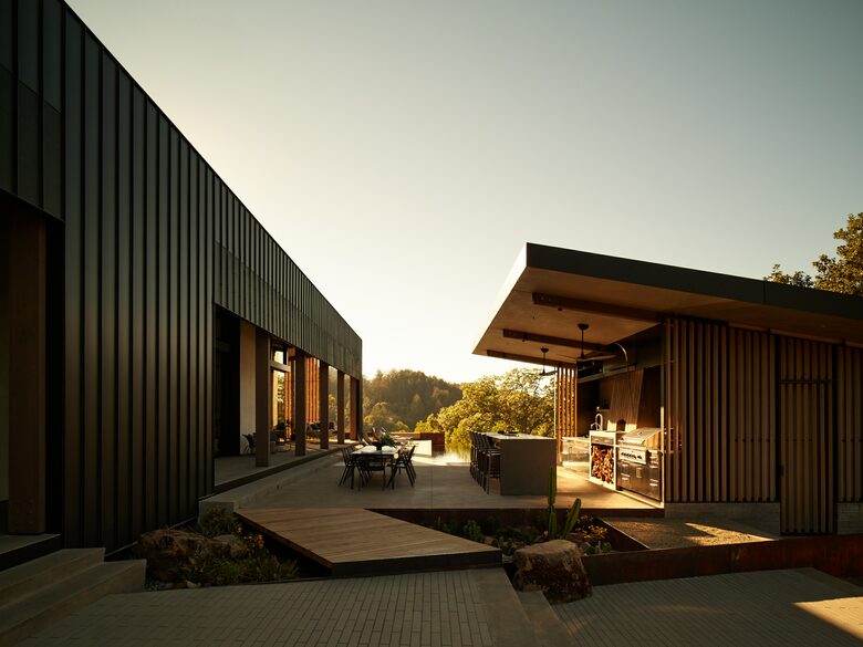 Modern Hilltop Wine-Country Home Surrounded by Forest, close to town - Healdsburg, California