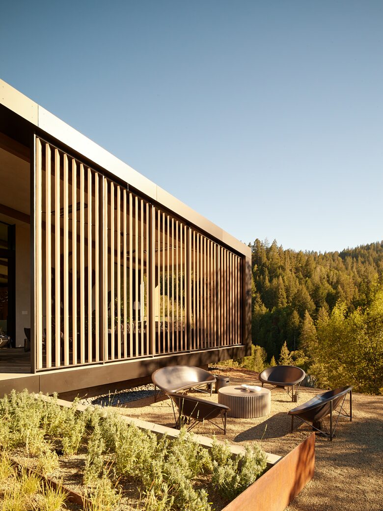 Modern Hilltop Wine-Country Home Surrounded by Forest, close to town - Healdsburg, California