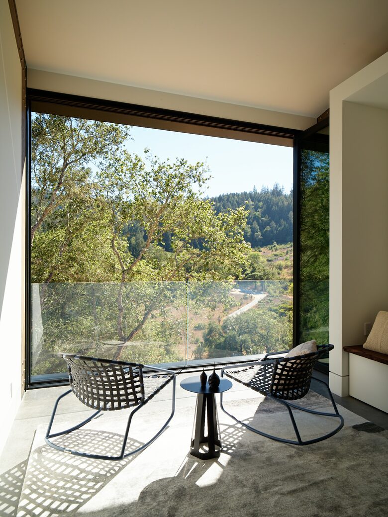 Modern Hilltop Wine-Country Home Surrounded by Forest, close to town - Healdsburg, California