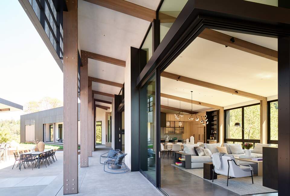 Modern Hilltop Wine-Country Home Surrounded by Forest, close to town - Healdsburg, California