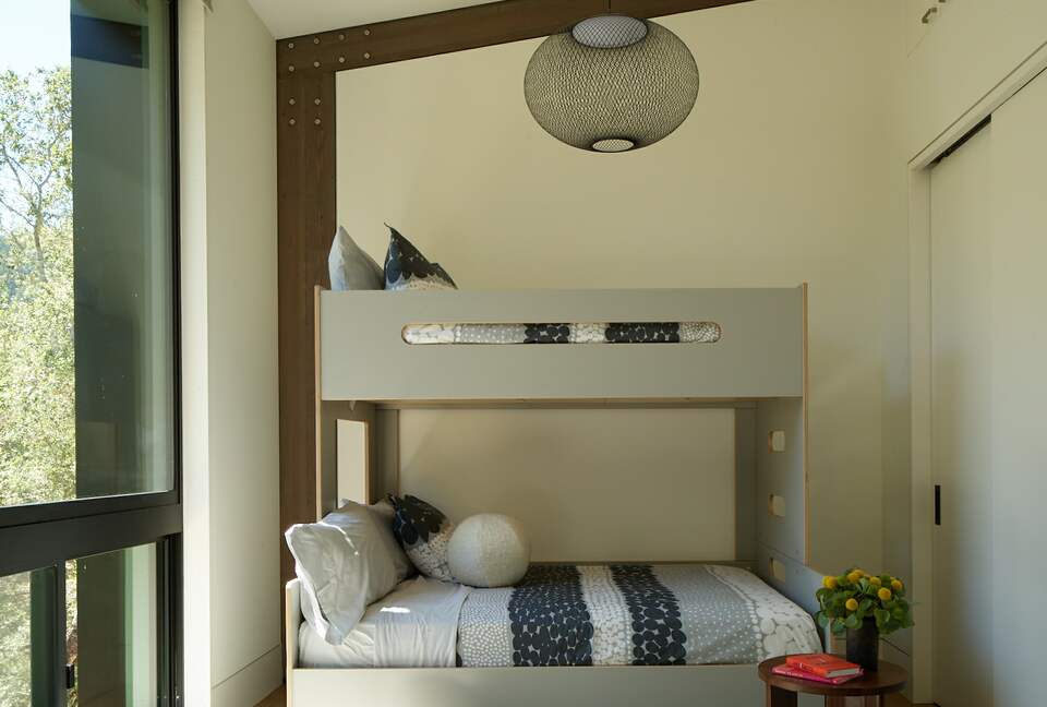 Modern Hilltop Wine-Country Home Surrounded by Forest, close to town - Healdsburg, California