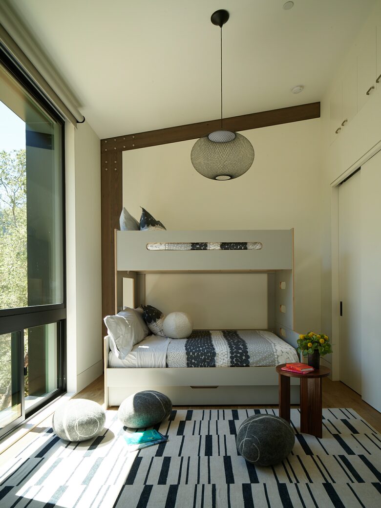 Modern Hilltop Wine-Country Home Surrounded by Forest, close to town - Healdsburg, California