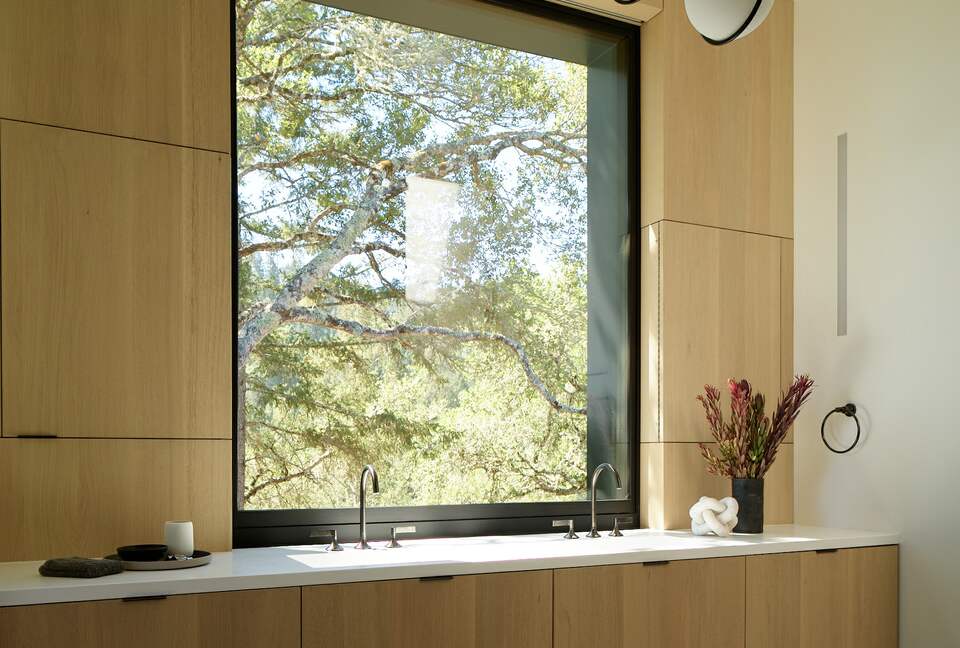 Modern Hilltop Wine-Country Home Surrounded by Forest, close to town - Healdsburg, California