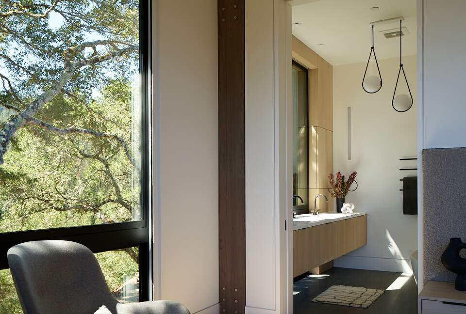 Modern Hilltop Wine-Country Home Surrounded by Forest, close to town - Healdsburg, California