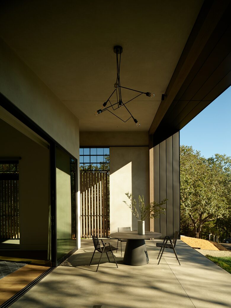 Modern Hilltop Wine-Country Home Surrounded by Forest, close to town - Healdsburg, California