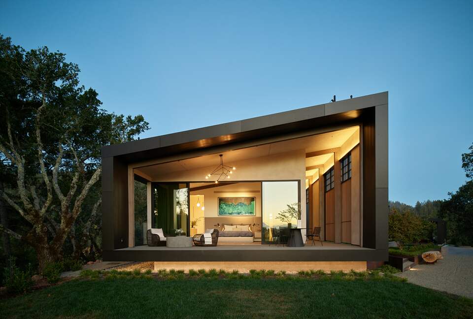 Modern Hilltop Wine-Country Home Surrounded by Forest, close to town - Healdsburg, California