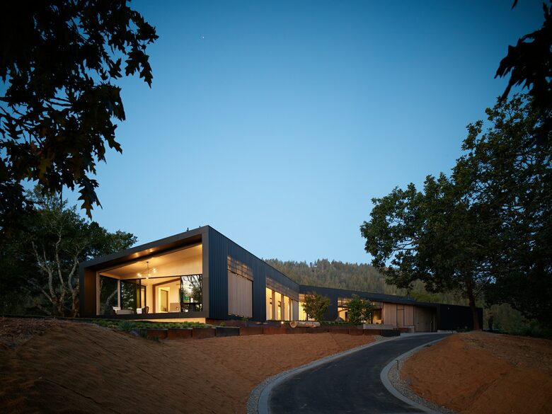 Modern Hilltop Wine-Country Home Surrounded by Forest, close to town - Healdsburg, California