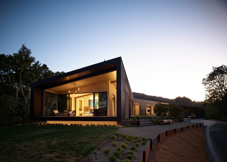 Modern Hilltop Wine-Country Home Surrounded by Forest, close to town - Healdsburg, California