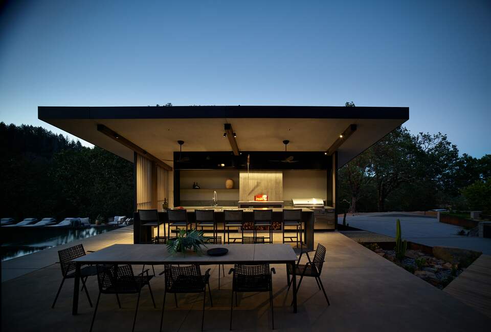 Modern Hilltop Wine-Country Home Surrounded by Forest, close to town - Healdsburg, California