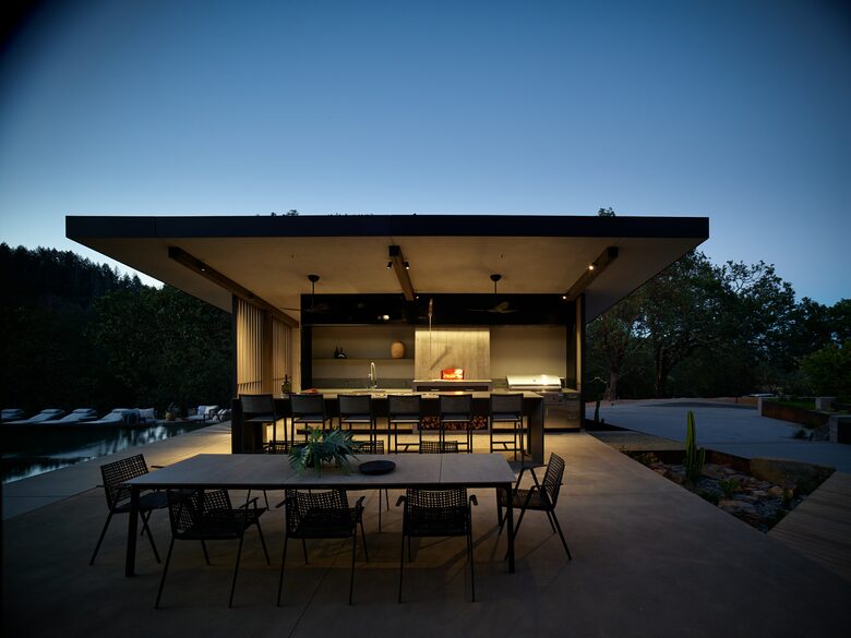 Modern Hilltop Wine-Country Home Surrounded by Forest, close to town - Healdsburg, California