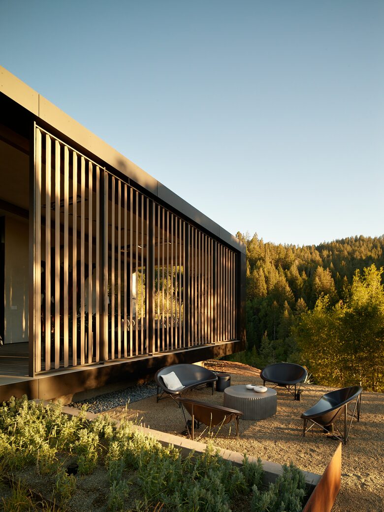 Modern Hilltop Wine-Country Home Surrounded by Forest, close to town - Healdsburg, California