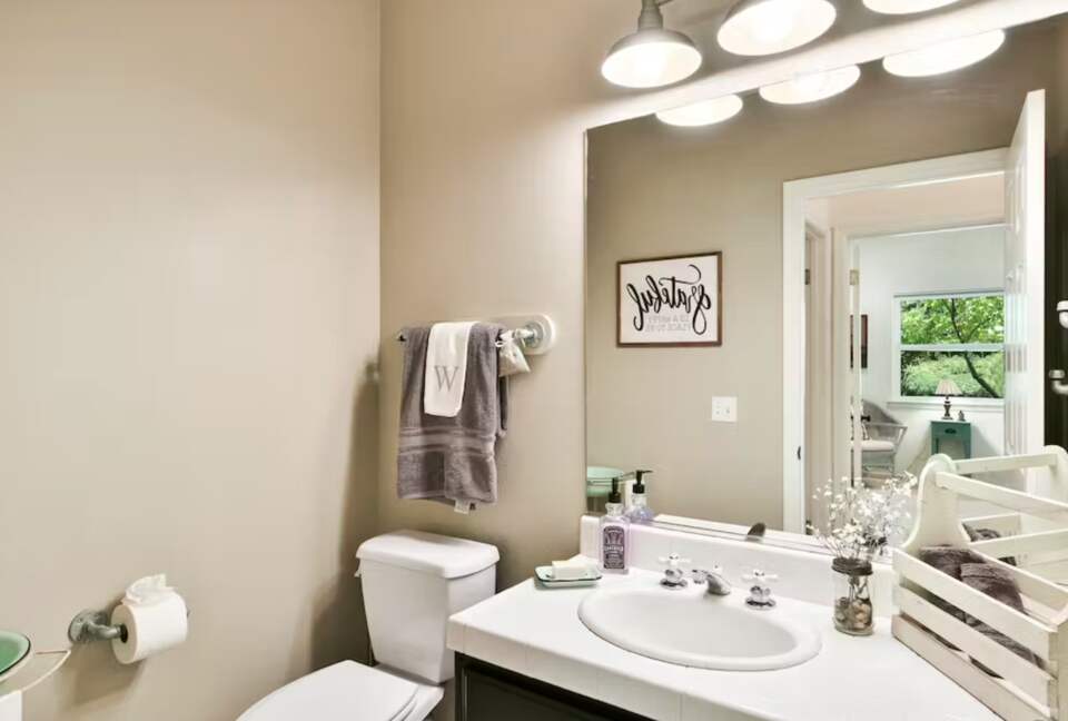 Sonoma Valley Wine Country Farmhouse - Kenwood, California