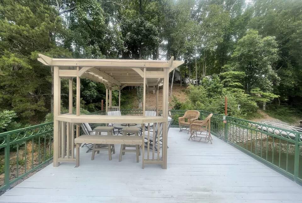 Luxurious Lake Lanier Compound - Flowery Branch, Georgia