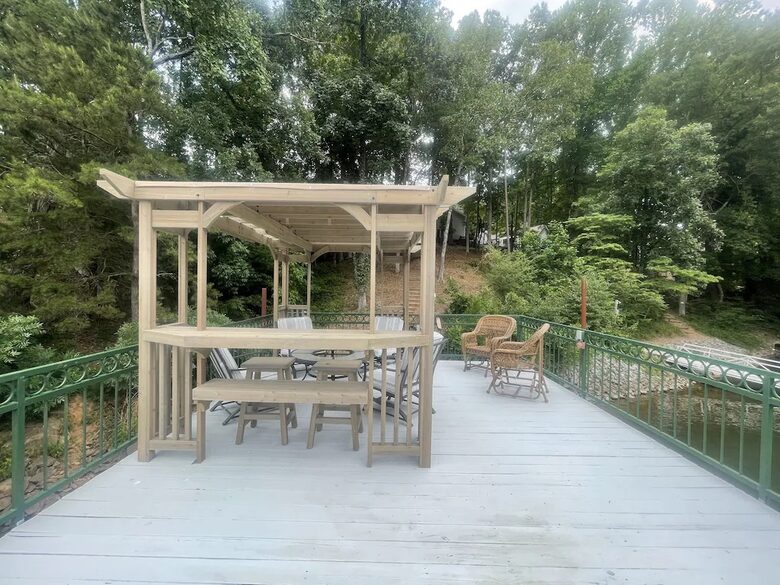 Luxurious Lake Lanier Compound - Flowery Branch, Georgia