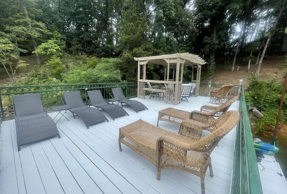 Luxurious Lake Lanier Compound - Flowery Branch, Georgia