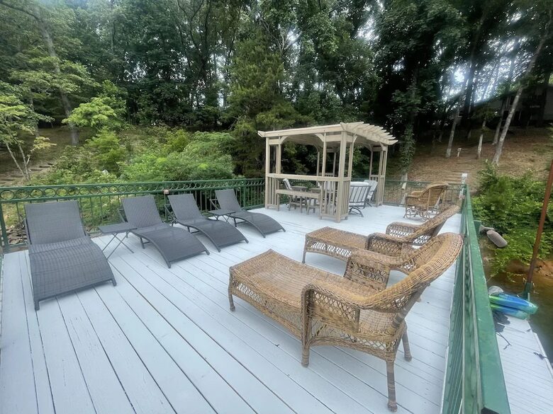 Luxurious Lake Lanier Compound - Flowery Branch, Georgia