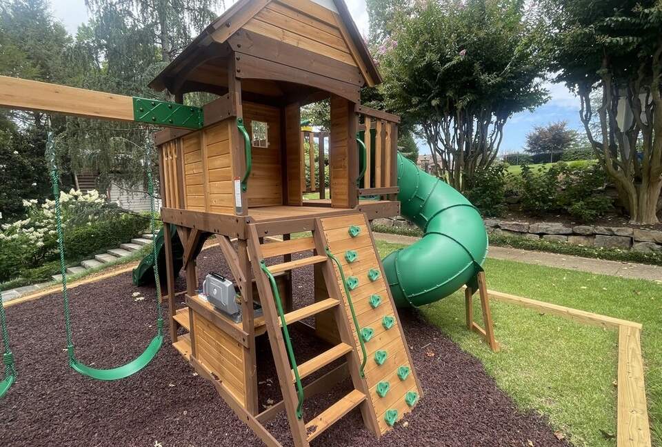 Luxurious Lake Lanier Compound - Flowery Branch, Georgia