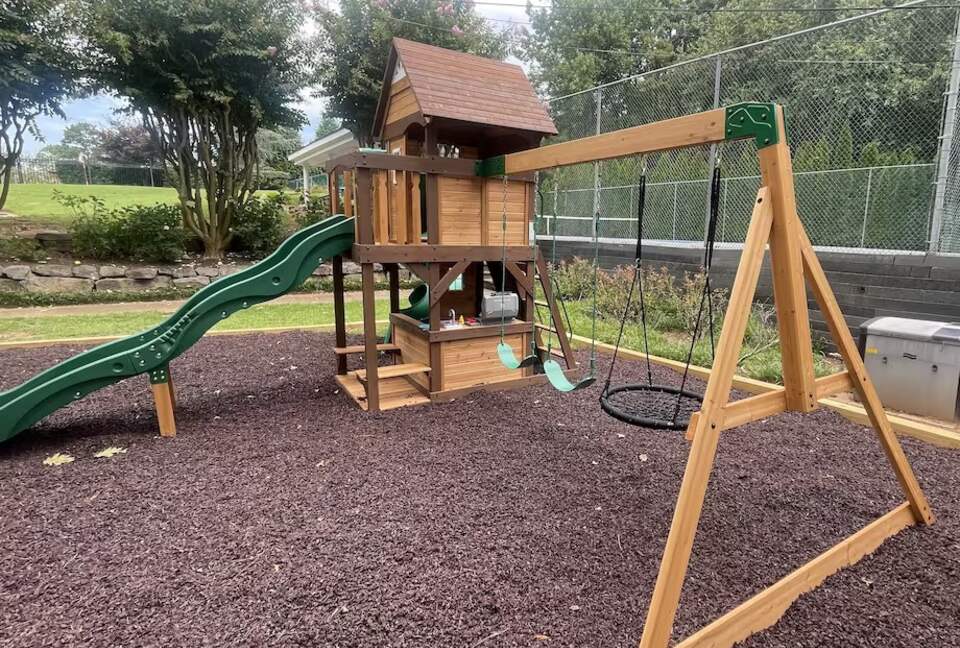 Luxurious Lake Lanier Compound - Flowery Branch, Georgia