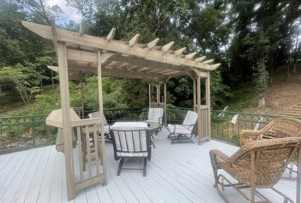 Luxurious Lake Lanier Compound - Flowery Branch, Georgia