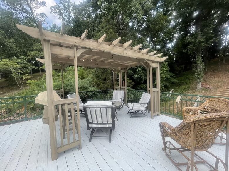 Luxurious Lake Lanier Compound - Flowery Branch, Georgia