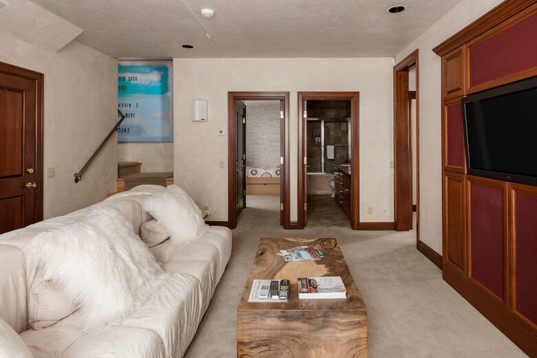 Eastside Aspen Townhouse | Stroll to Slopes - Aspen, Colorado